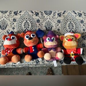 Lot of 4 Funko Five Nights at Freddy's Balloon Circus+Holiday Santa Freddy plush